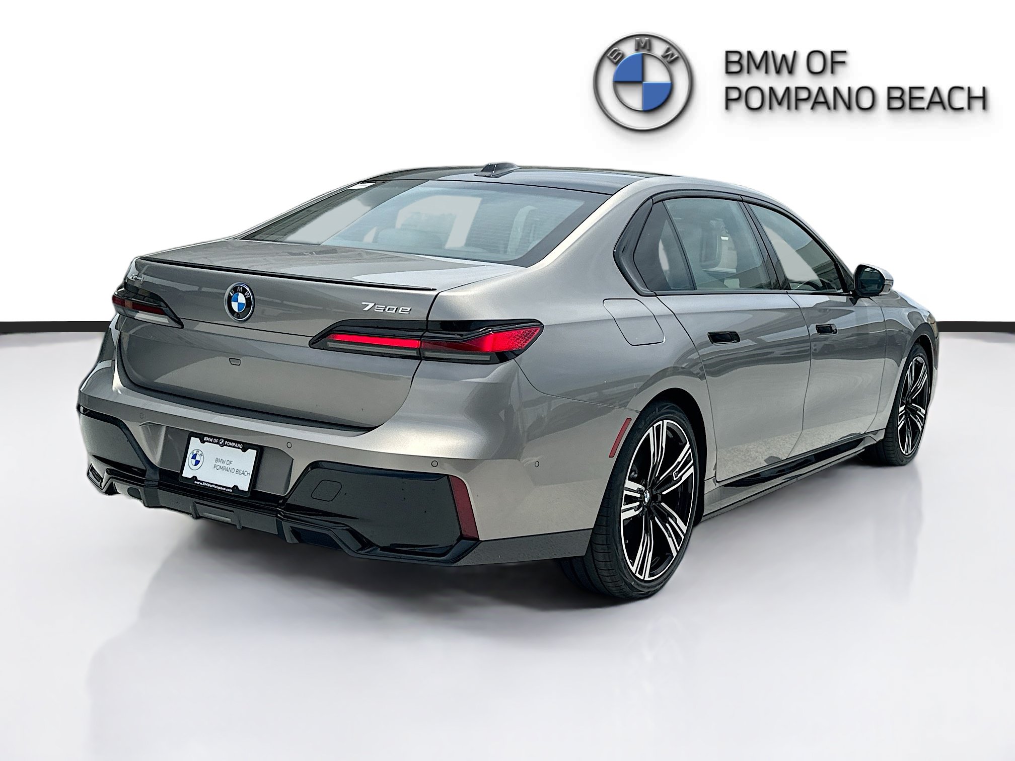 New 2026 BMW 750e xDrive AWD/4WD image 6