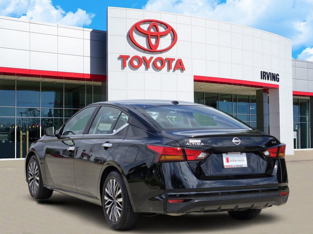 Used 2024 Nissan Altima 2.5 SV FWD image 3