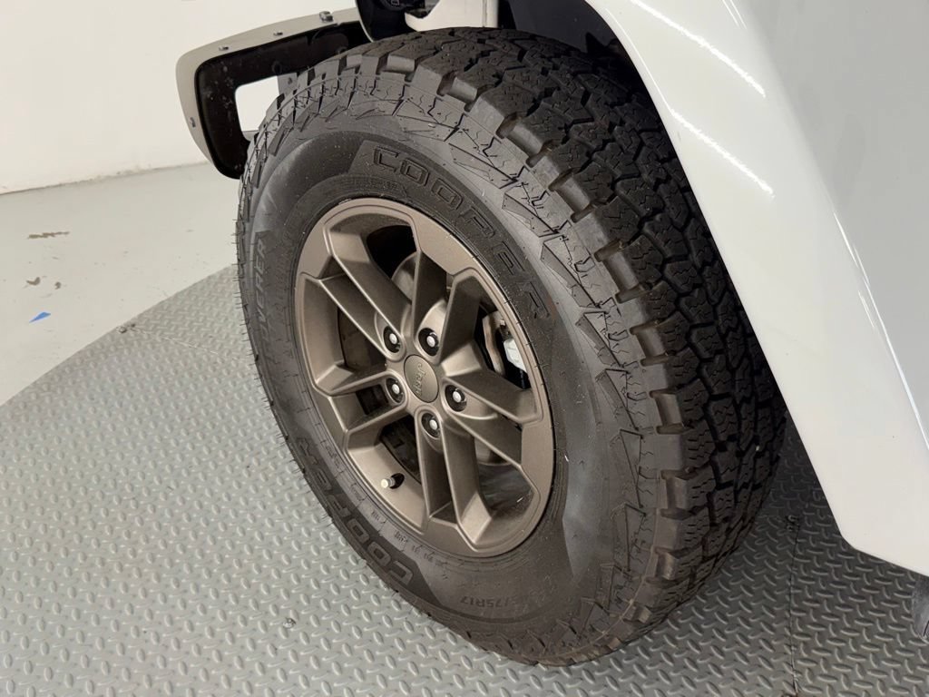 Used 2017 Jeep Wrangler Unlimited Sahara AWD/4WD image 49