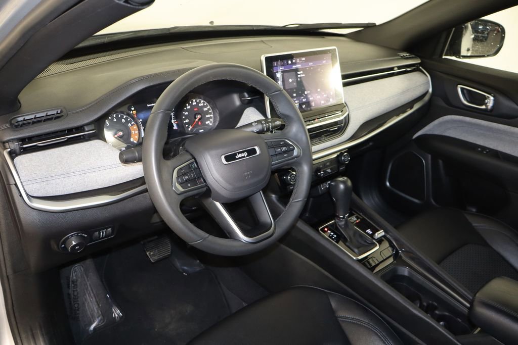 Used 2024 Jeep Compass Latitude image 24