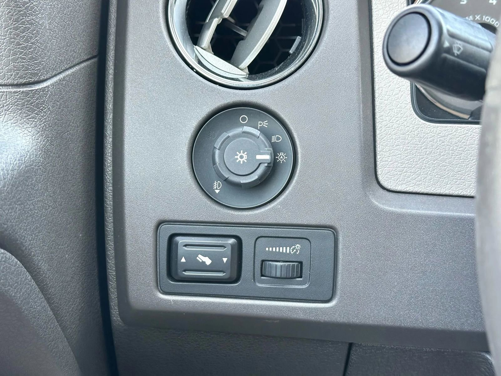 Used 2010 Ford F150 XLT image 46