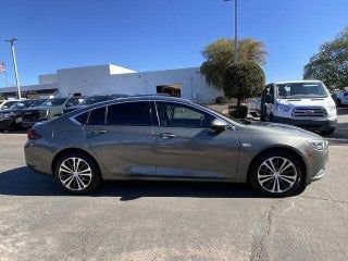 Used 2018 Buick Regal Essence w/ Driver Confidence Package #1 image 2