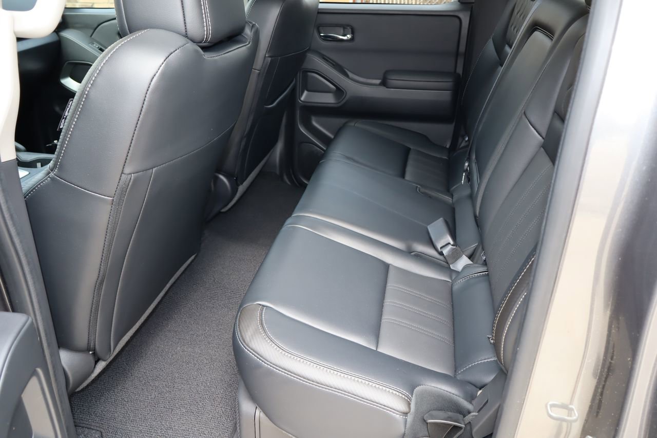 Used 2023 Nissan Frontier SV w/ SV Premium Package RWD image 7