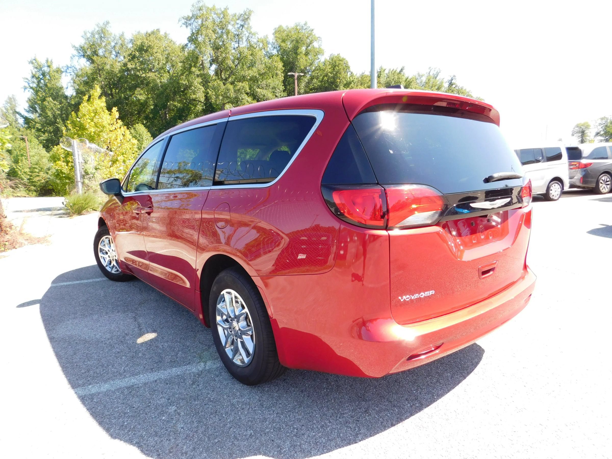 Used 2024 Chrysler Voyager LX FWD image 7