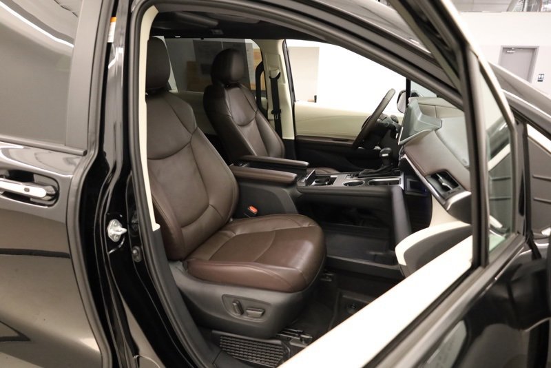 Used 2023 Toyota Sienna Platinum image 31