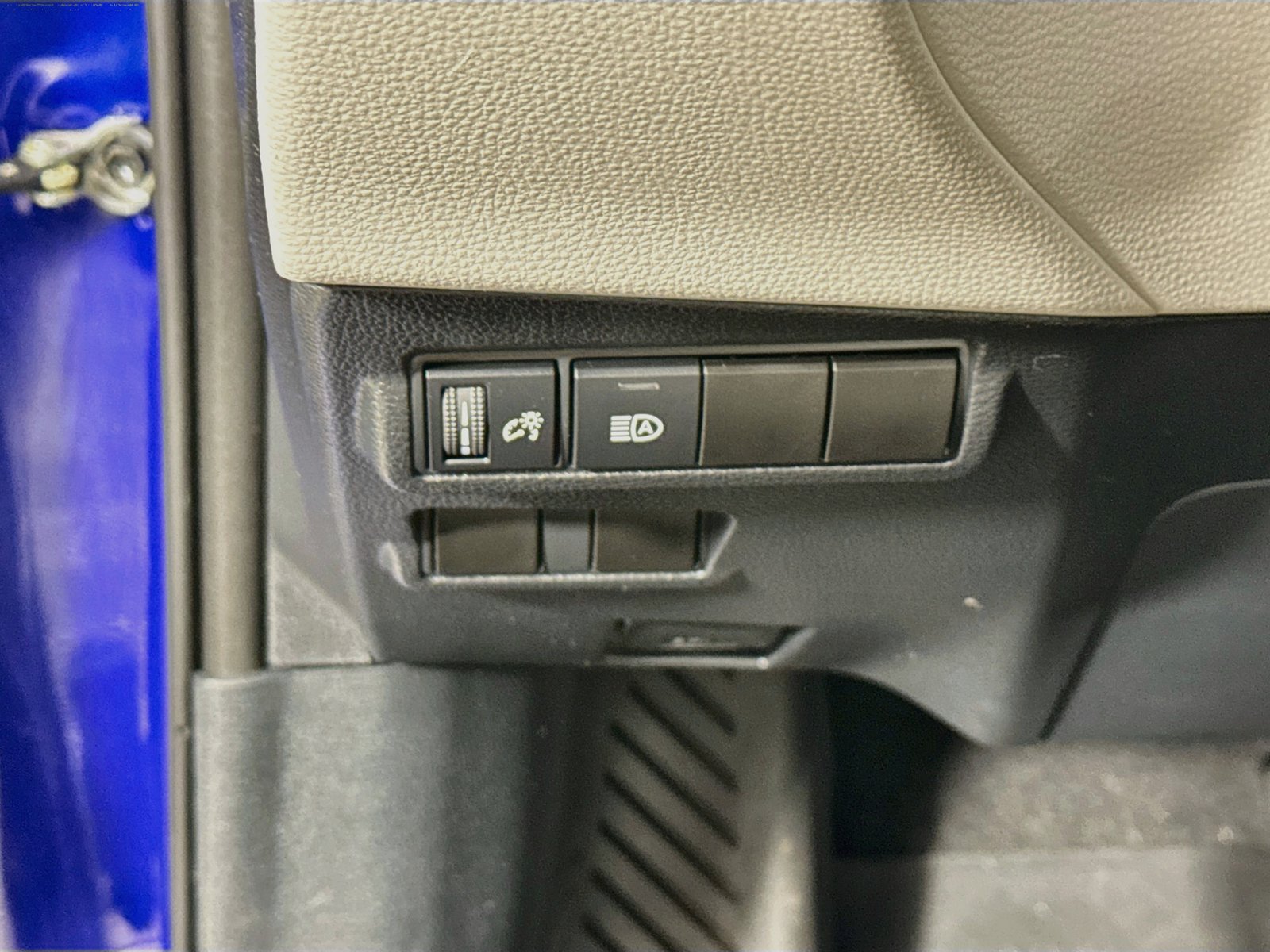 Certified 2022 Toyota Corolla Cross LE AWD/4WD image 10