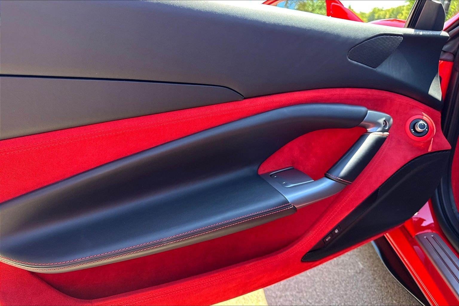 Used 2023 Ferrari F8 Spider RWD image 30