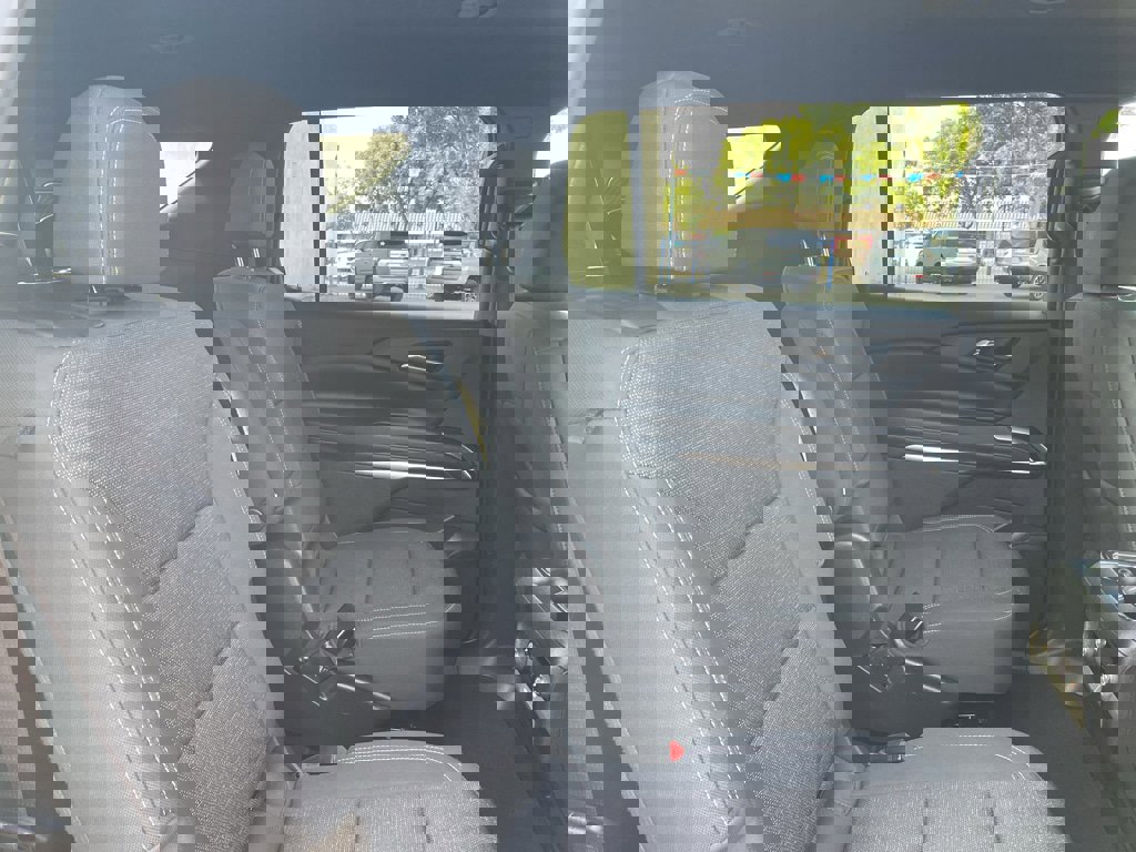 Used 2025 Chevrolet Traverse LT image 19