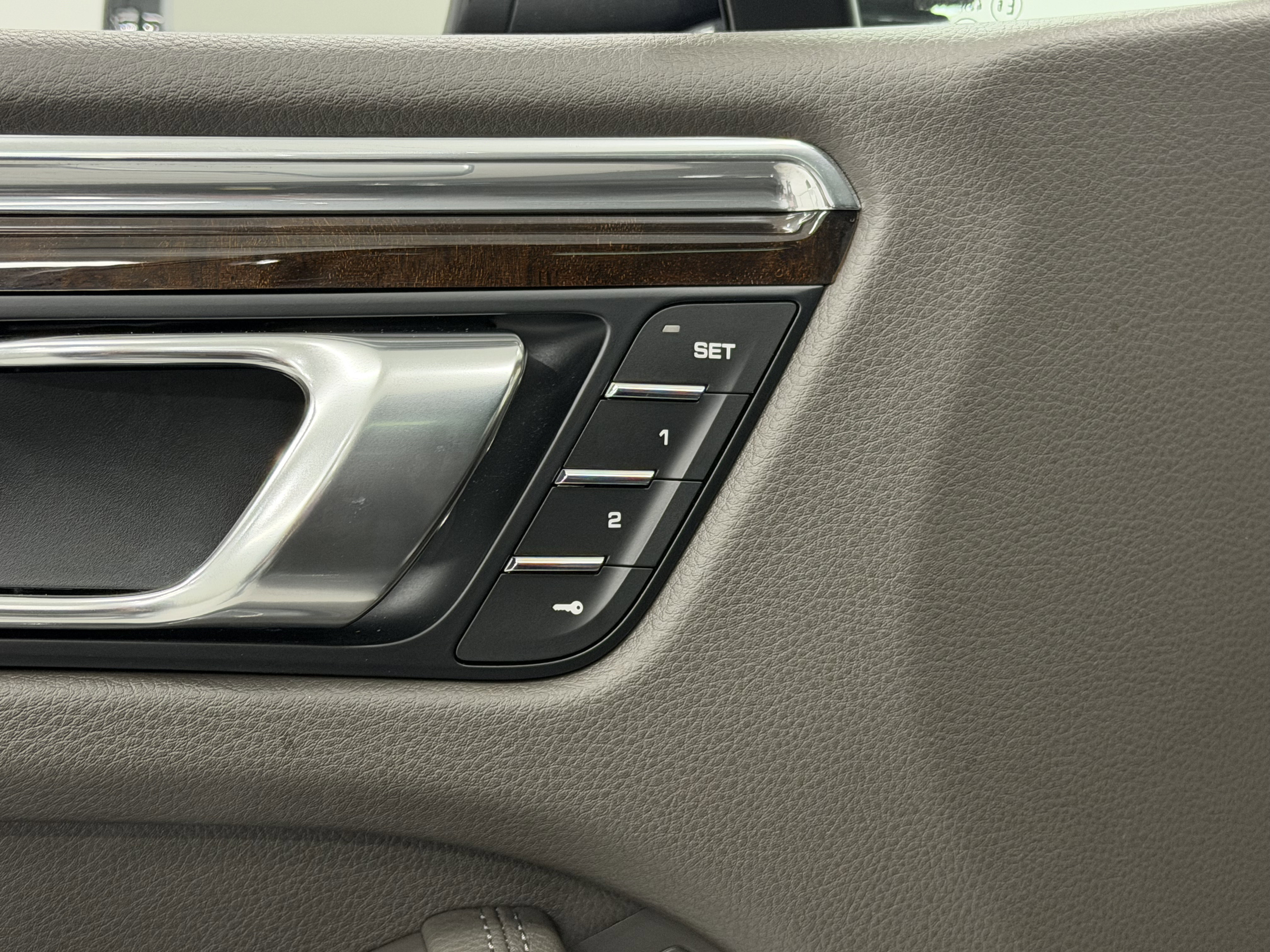 Certified 2025 Porsche Macan image 29