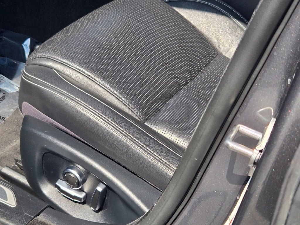 Used 2019 Jaguar XE R-Sport RWD image 23