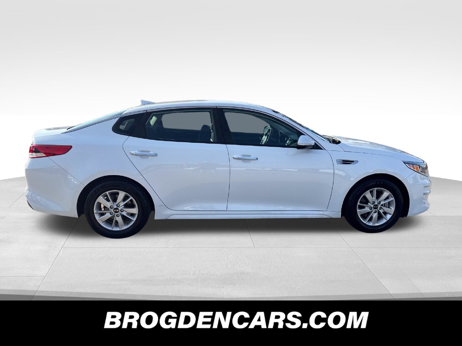 Used 2016 Kia Optima LX FWD image 2