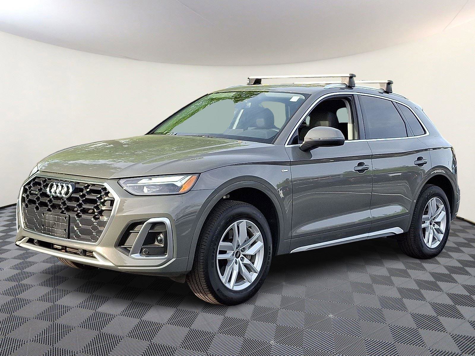Used 2023 Audi Q5 2.0T Premium w/ Convenience Package image 3