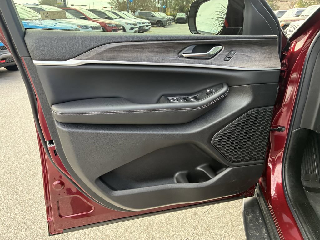 New 2025 Jeep Grand Cherokee Limited AWD/4WD image 18
