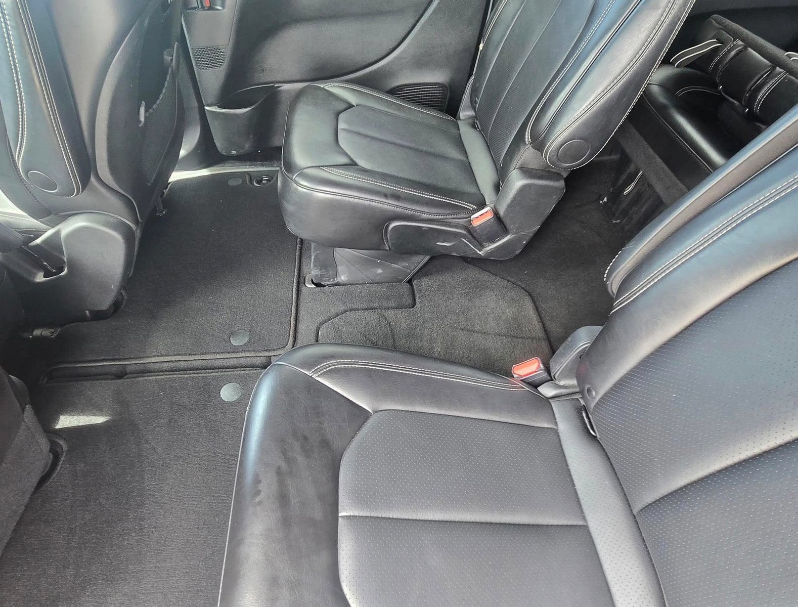 Used 2025 Chrysler Pacifica Select FWD image 6