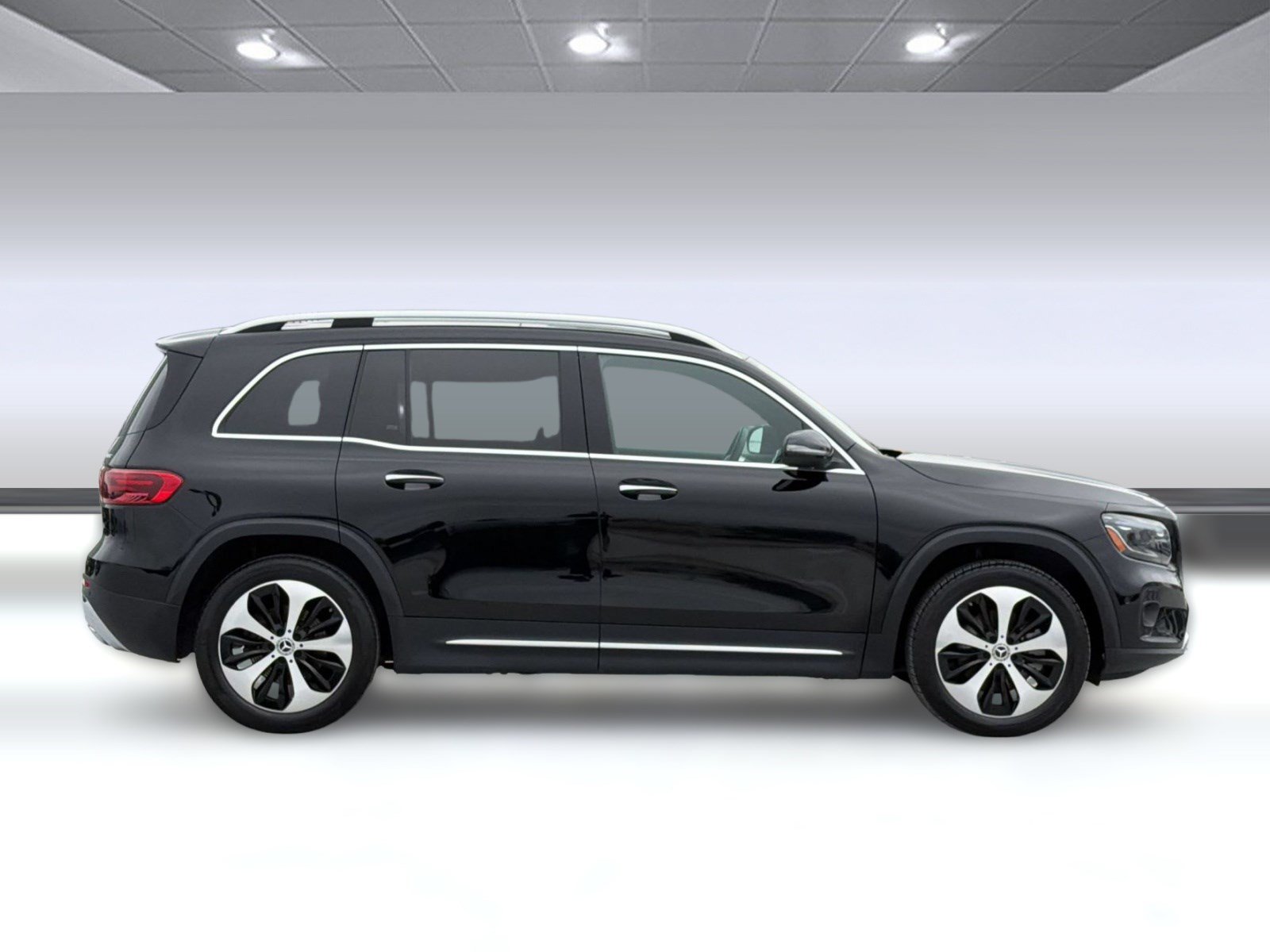 Used 2025 Mercedes-Benz GLB 250 4MATIC image 8