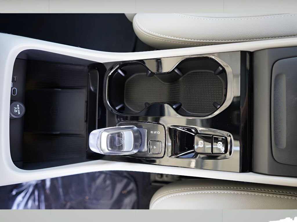 New 2025 Volvo XC40 B5 Ultra w/ Climate Package image 15