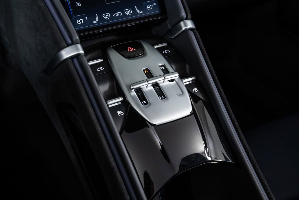 Used 2025 Ferrari Roma Spider RWD image 39