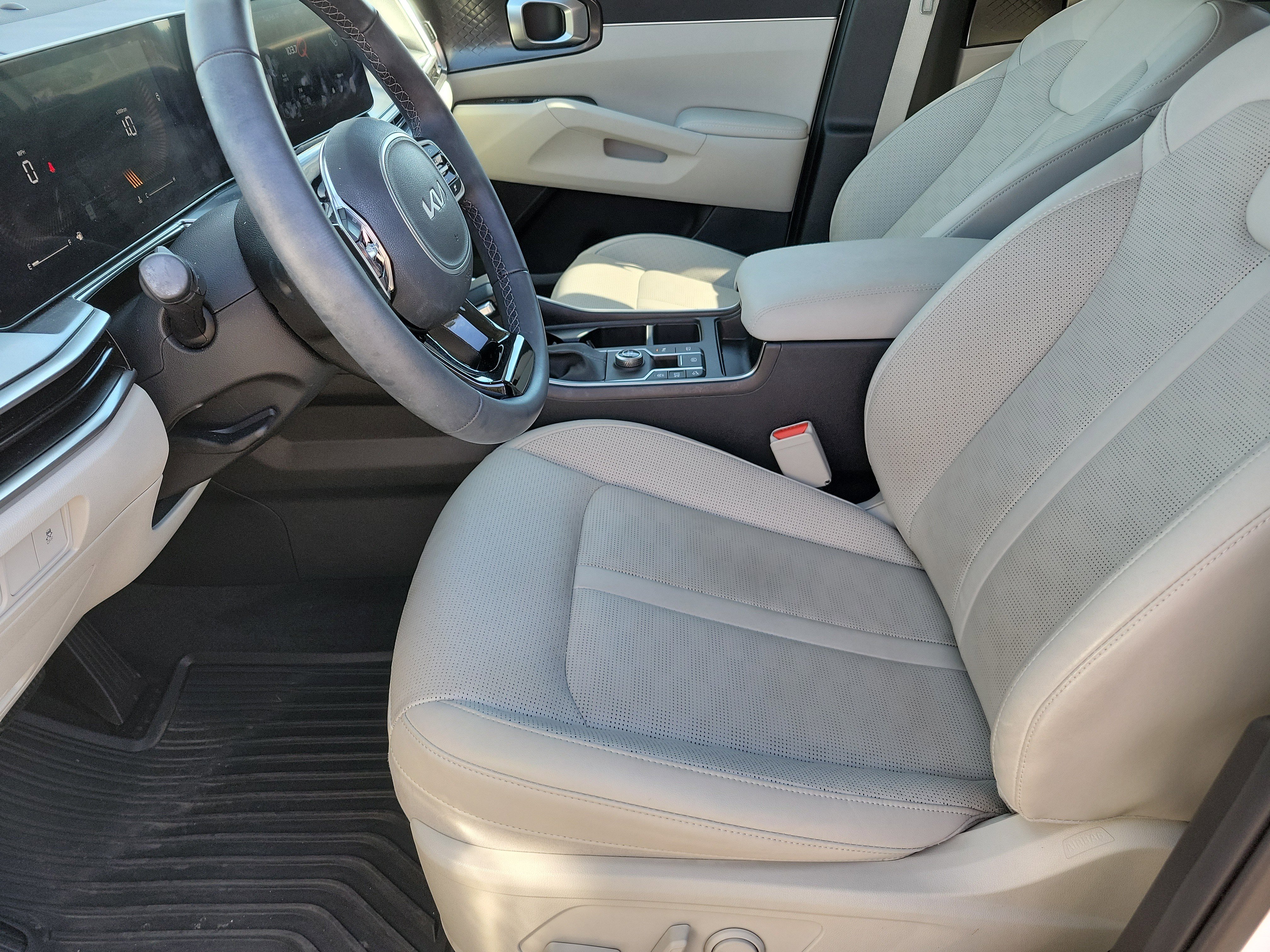 Used 2025 Kia Sorento S w/ Panoramic Sunroof Package image 3