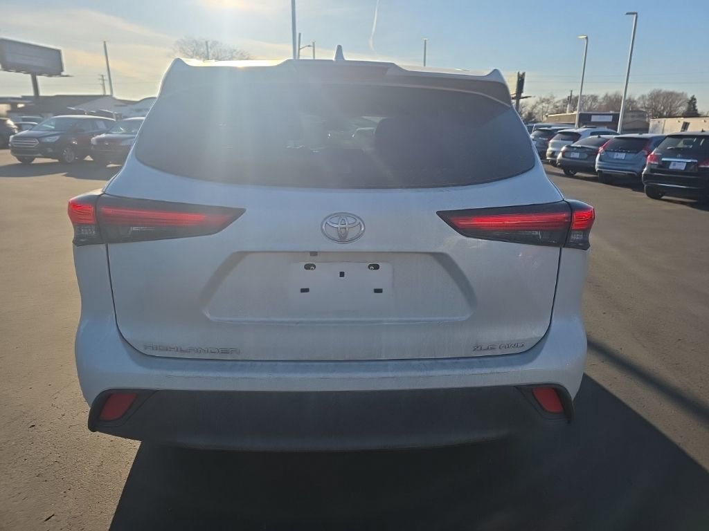 Used 2023 Toyota Highlander XLE image 6