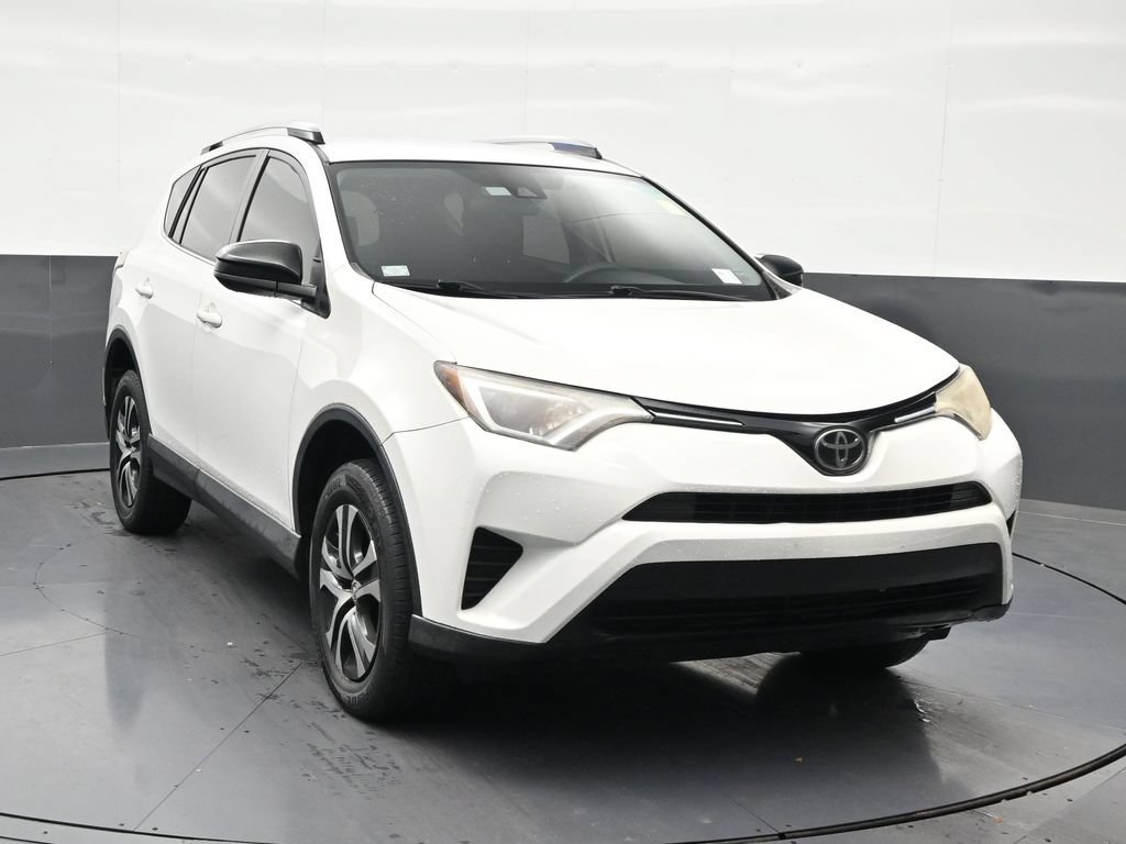 Used 2018 Toyota RAV4 LE FWD image 8