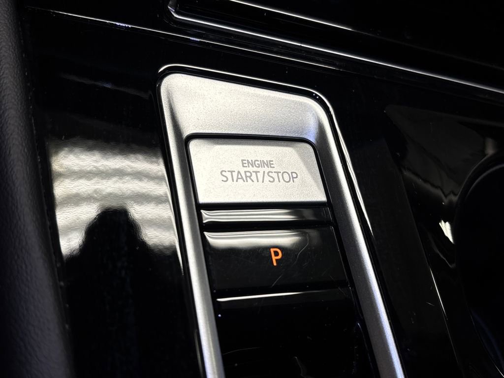 Used 2024 Volkswagen Atlas Peak Edition SE image 40