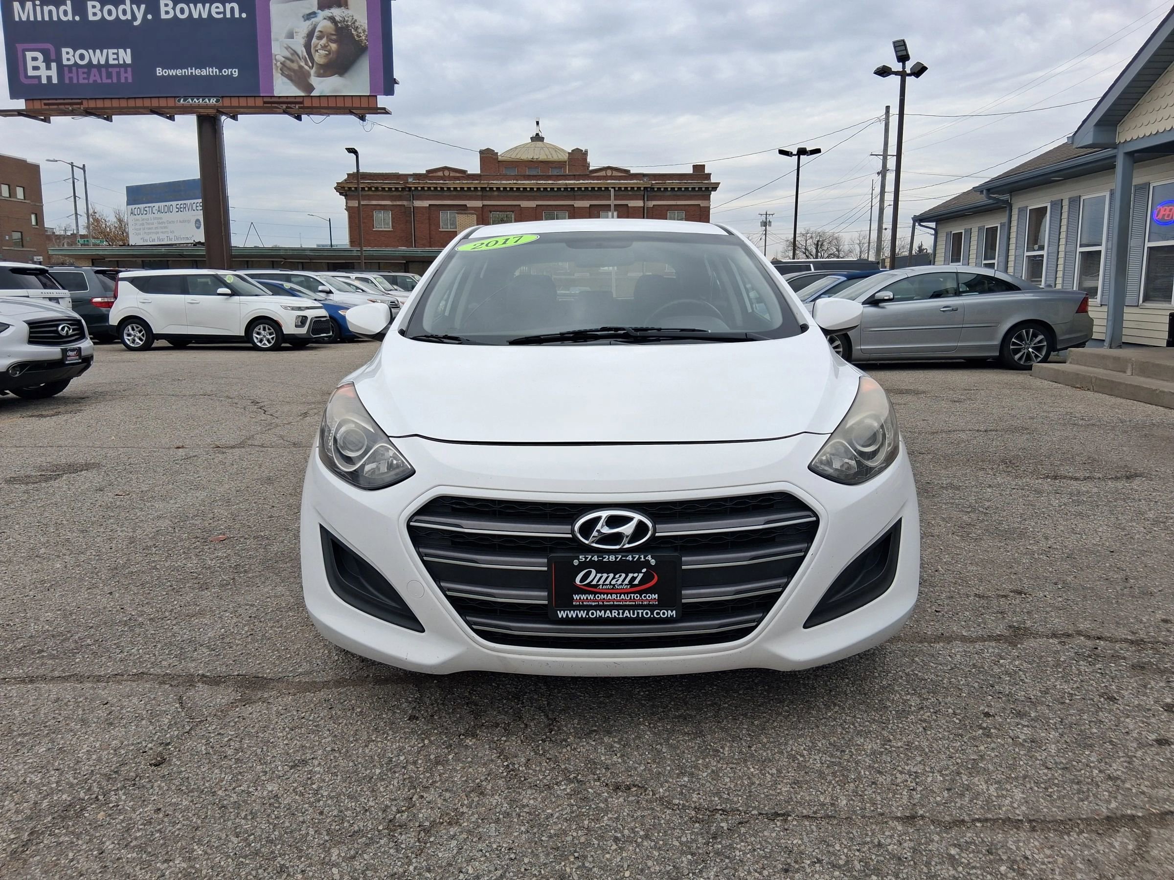 Used 2017 Hyundai Elantra GT image 3