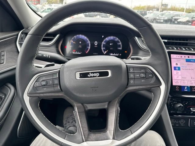 Used 2023 Jeep Grand Cherokee Limited AWD/4WD image 17