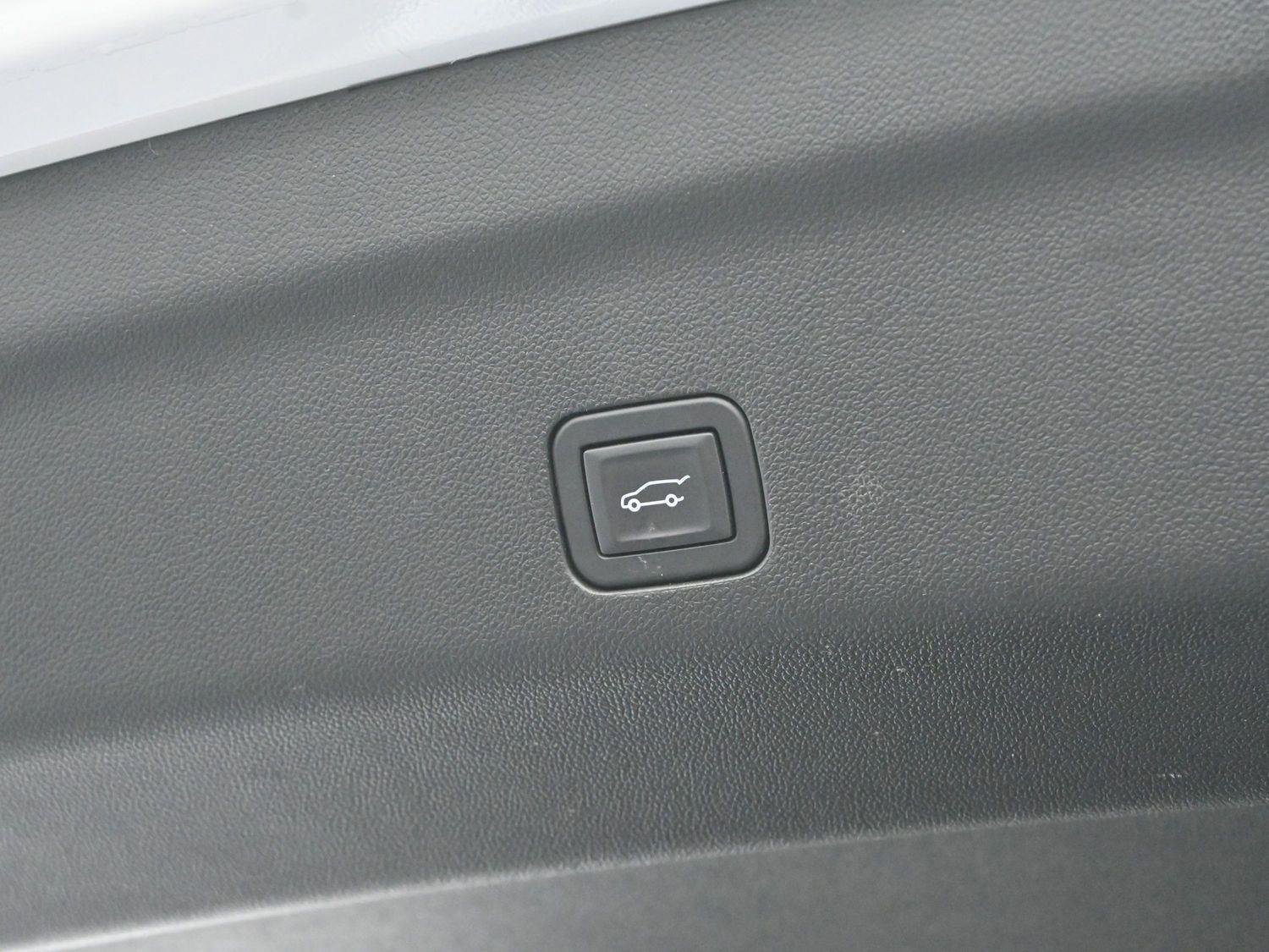 Used 2024 GMC Yukon XL Denali Ultimate image 12