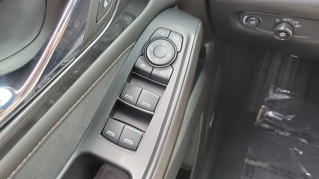Used 2023 Chevrolet Traverse High Country AWD/4WD image 32