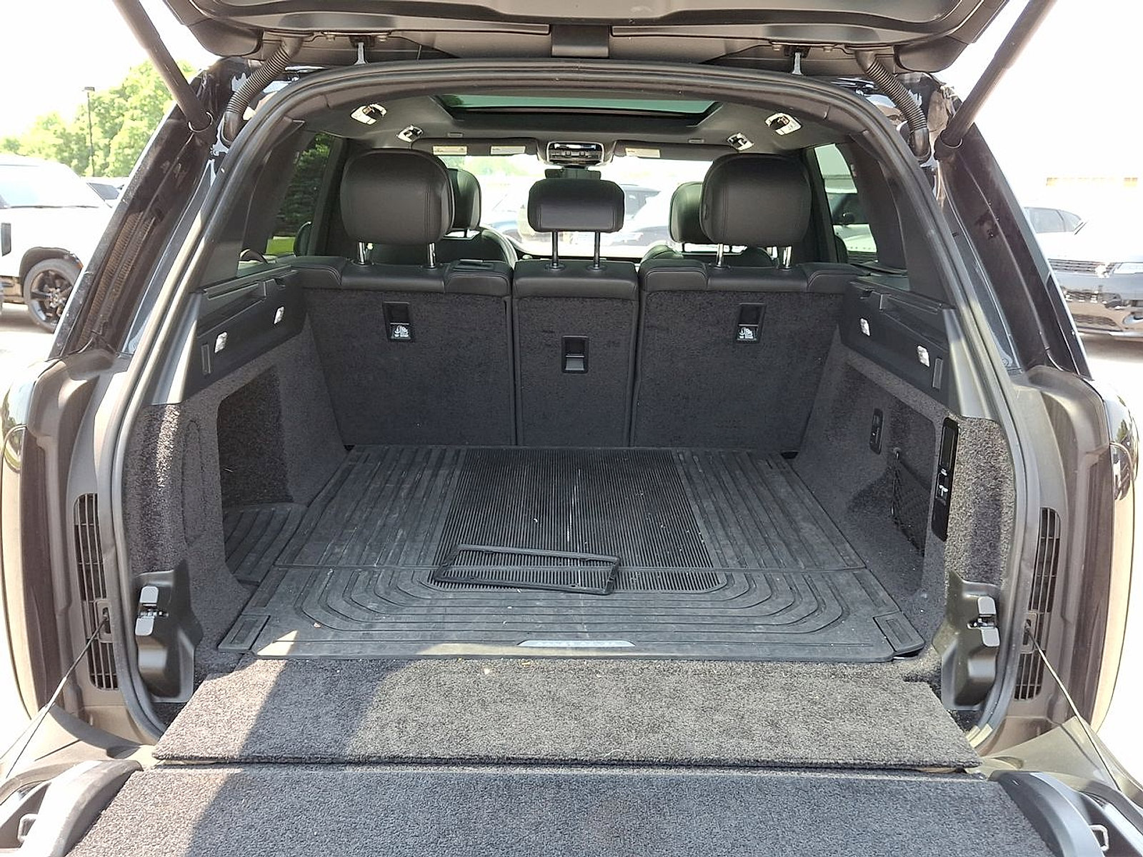 Certified 2023 Land Rover Range Rover SE image 26