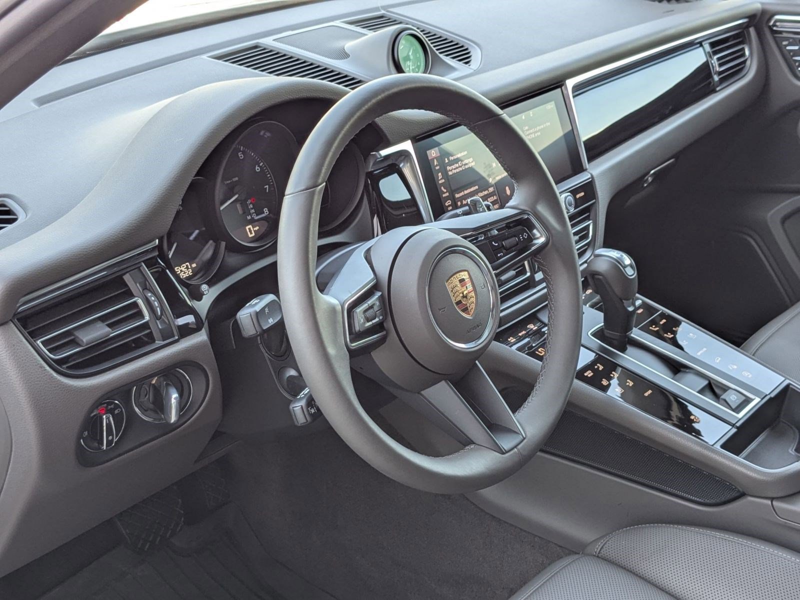 Certified 2025 Porsche Macan video 4