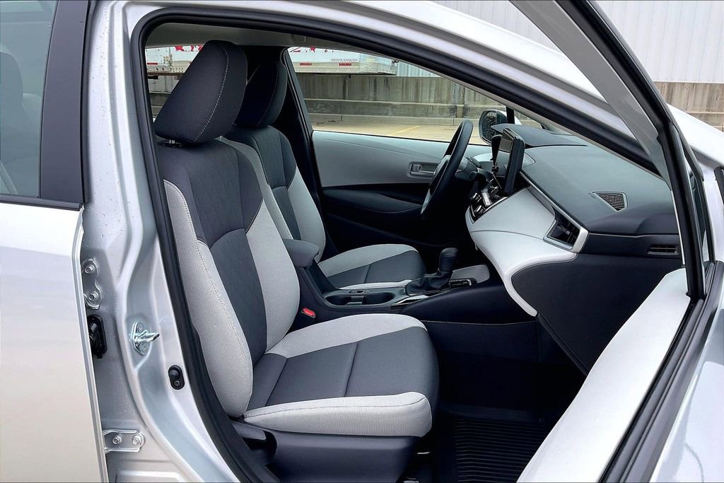 Used 2026 Toyota Corolla LE FWD image 7