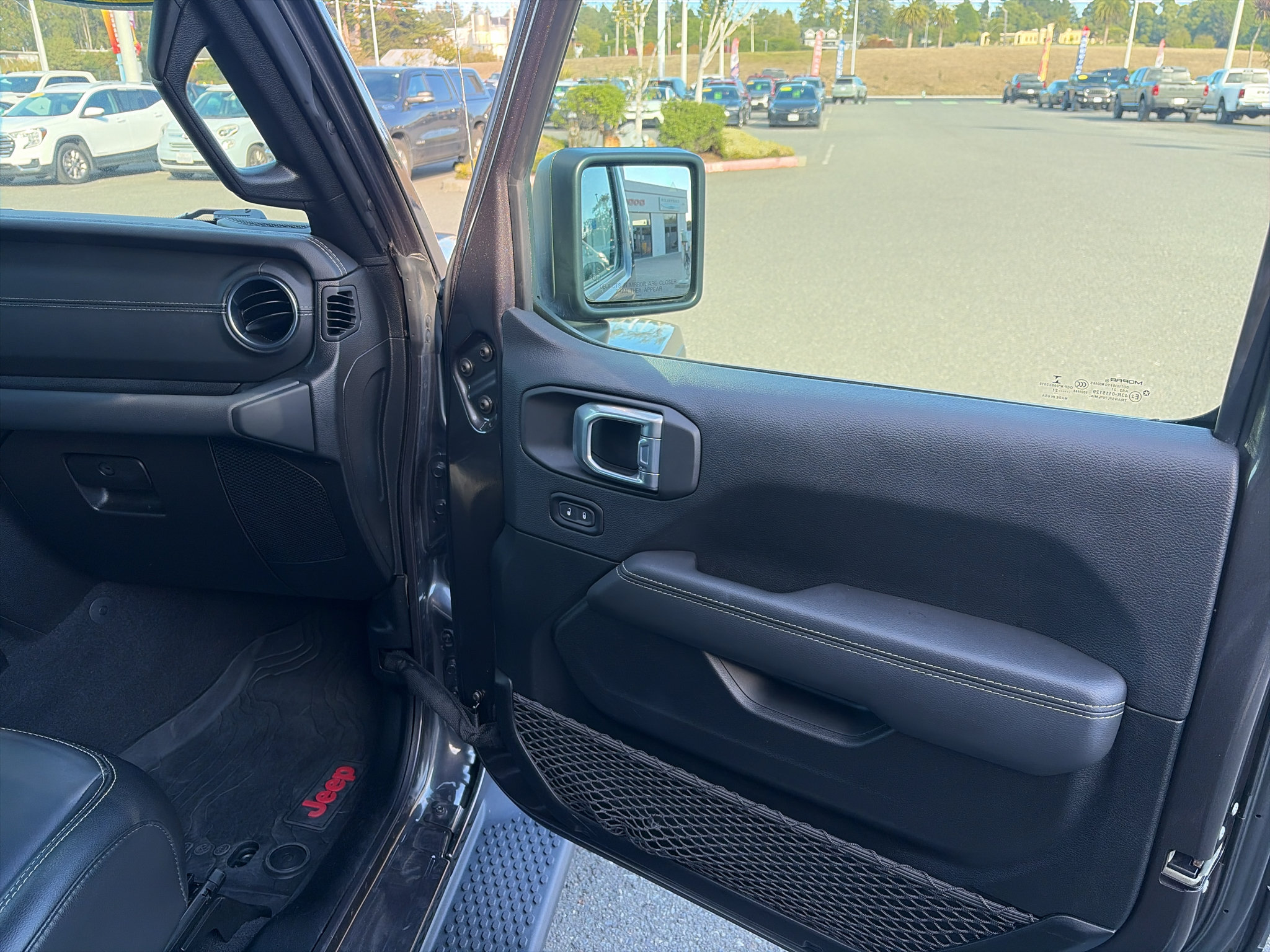 Used 2021 Jeep Wrangler Unlimited Sahara AWD/4WD image 19