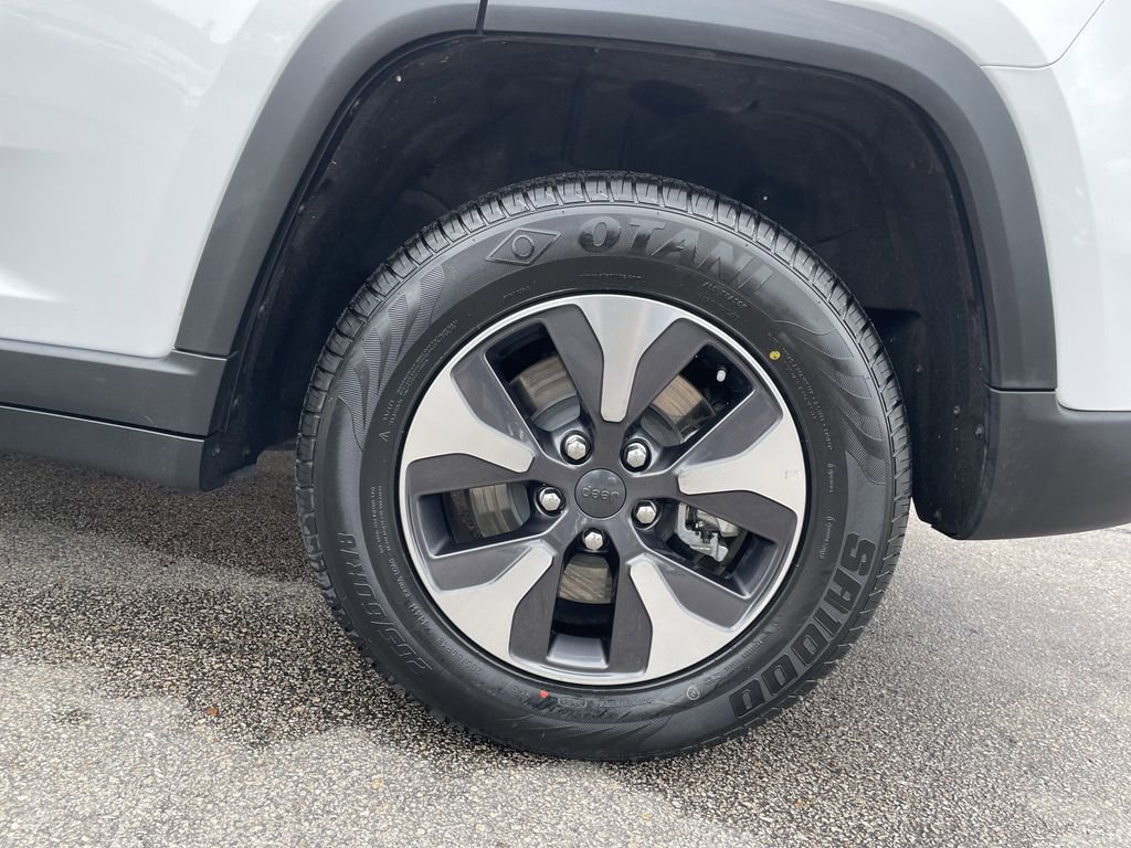 Used 2024 Jeep Grand Cherokee Limited 4xe AWD/4WD image 3