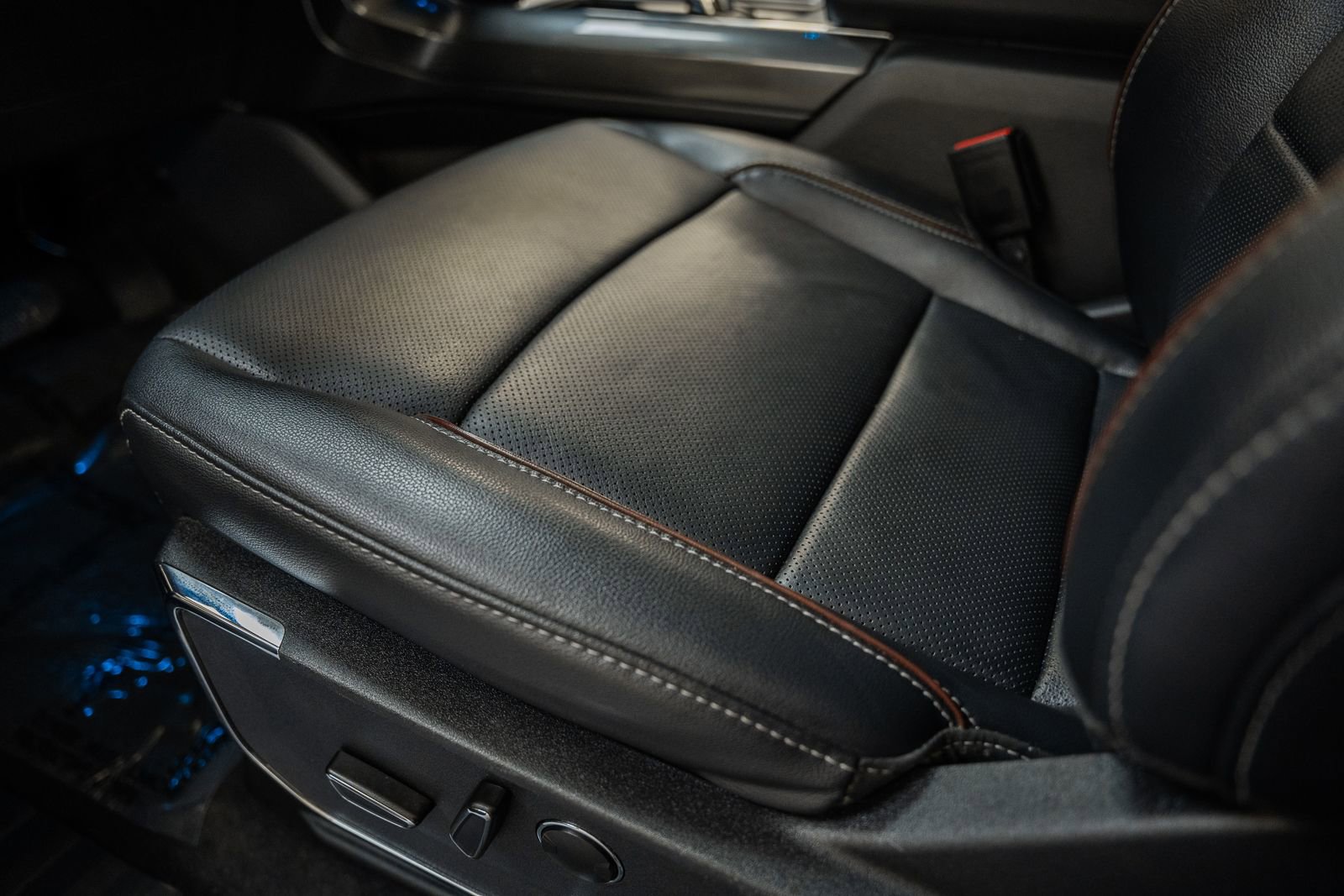 Certified 2023 Ford F150 Lariat w/ Equipment Group 502A High image 44