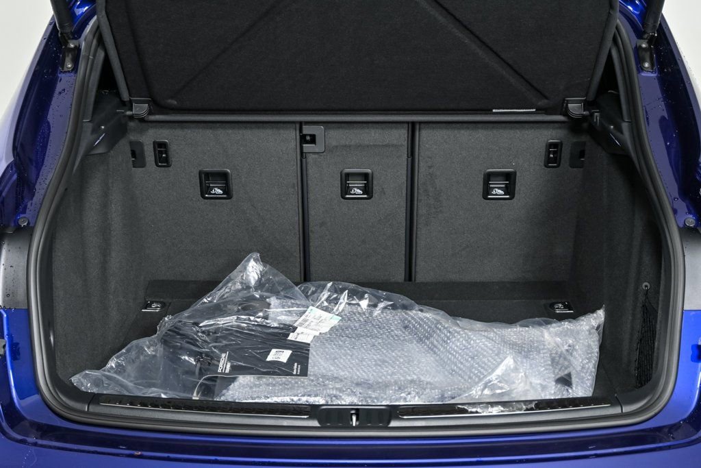 Certified 2026 Porsche Macan AWD/4WD image 31