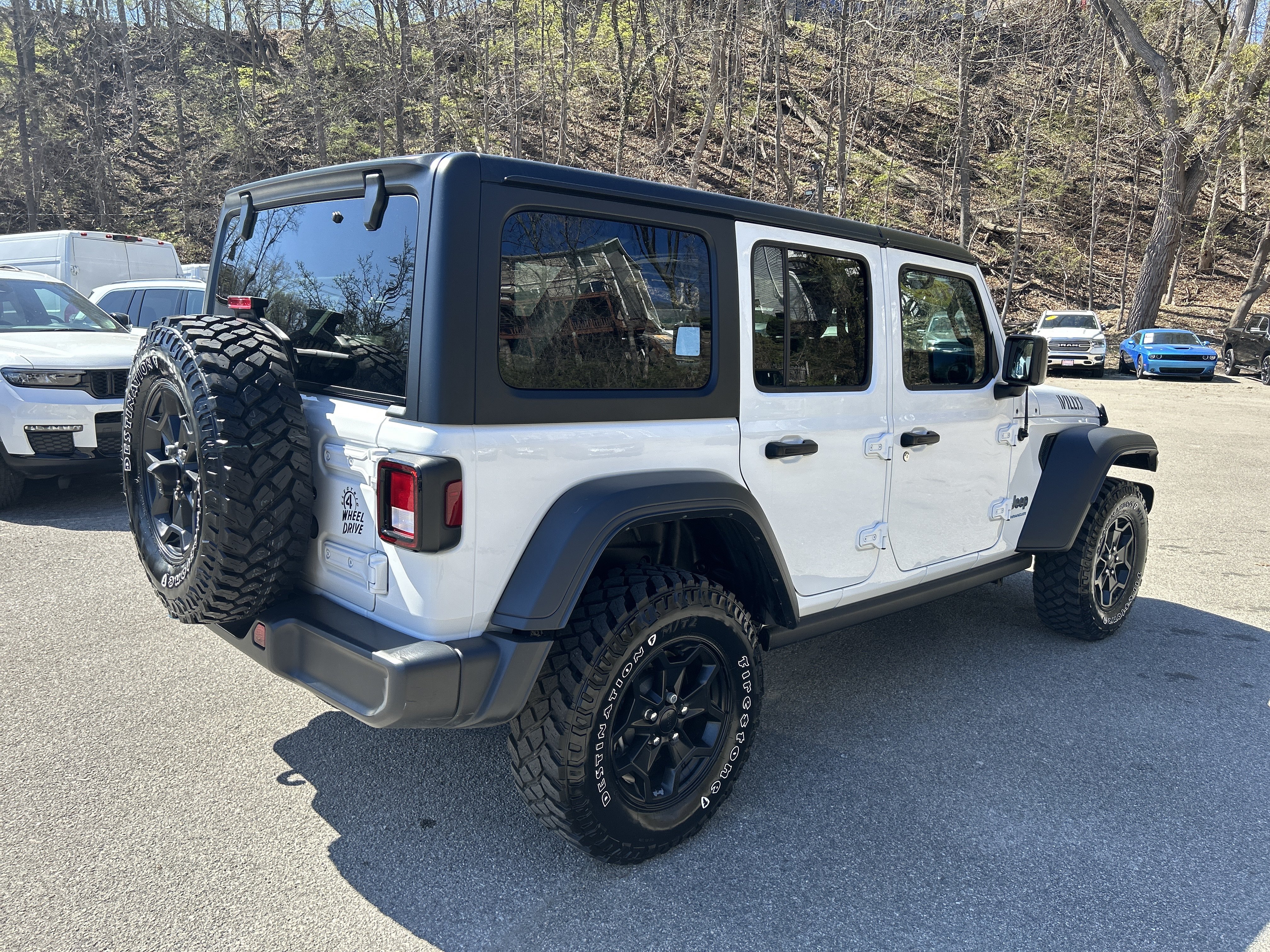 Used 2023 Jeep Wrangler Unlimited w/ Cold Weather Group AWD/4WD image 5