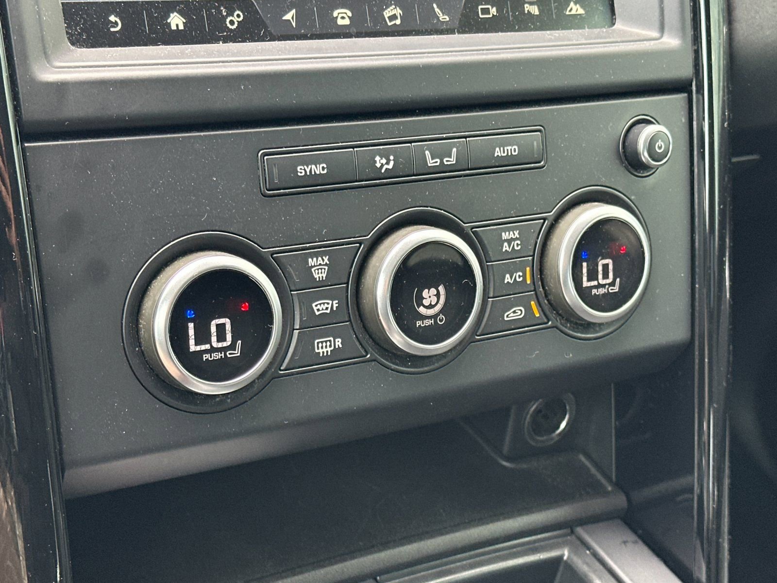 Used 2018 Land Rover Discovery SE image 20