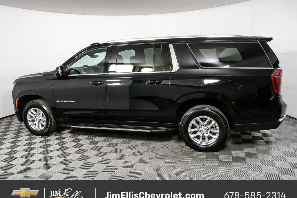 Used 2025 Chevrolet Suburban LT AWD/4WD image 28