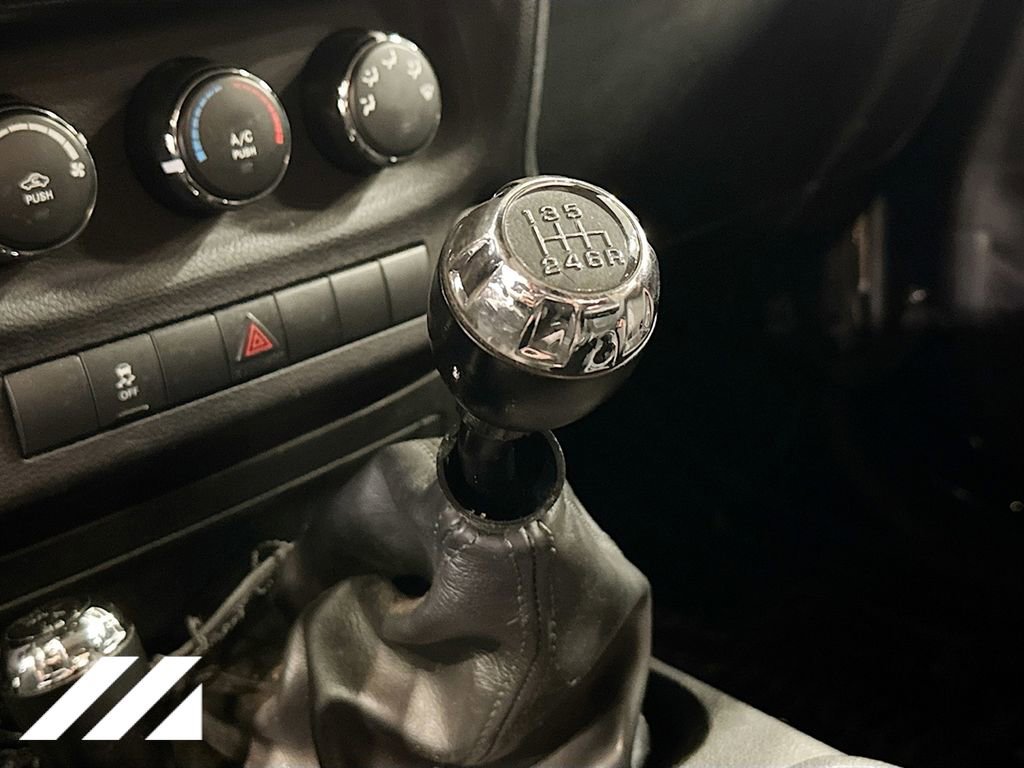 Used 2018 Jeep Wrangler Sport AWD/4WD image 16