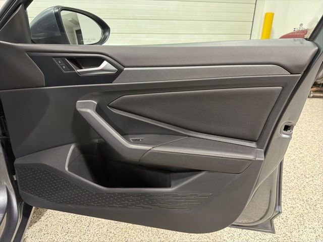 Used 2023 Volkswagen Jetta SE w/ Panoramic Sunroof Package image 27