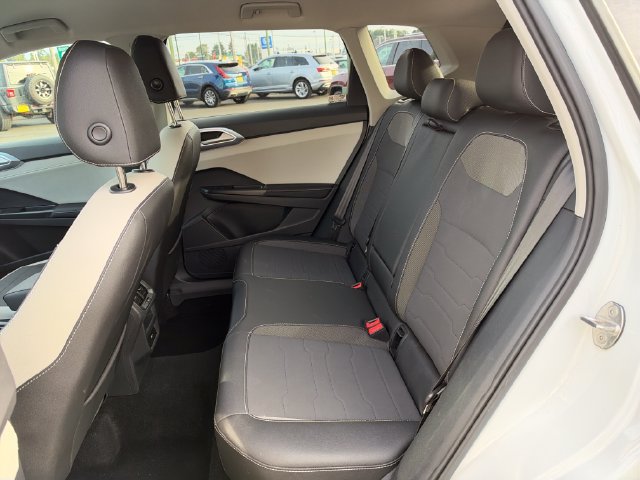 Used 2025 Volkswagen Taos SE FWD image 14