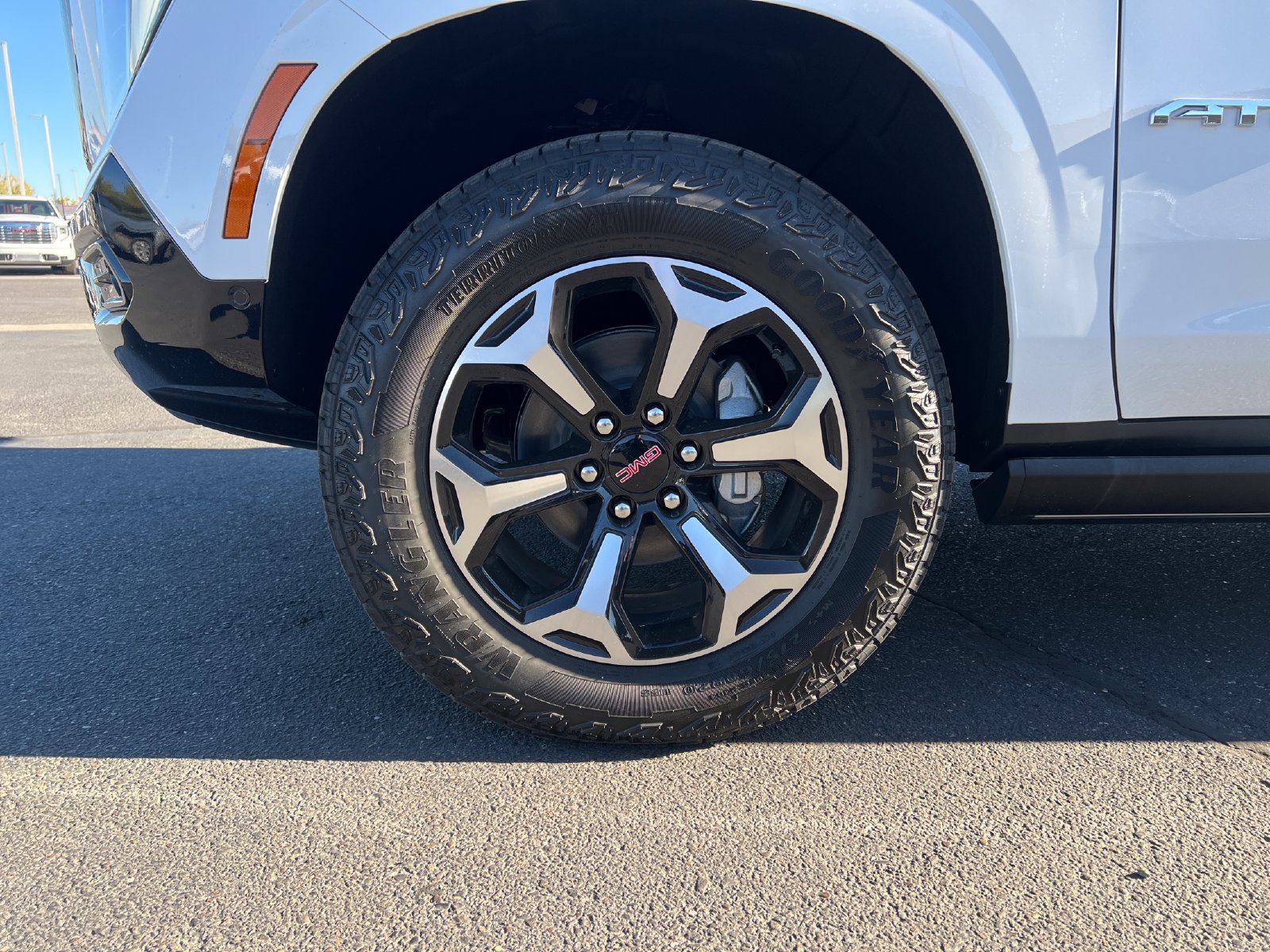 New 2026 GMC Yukon AT4 w/ AT4 Premium Plus Package AWD/4WD image 33