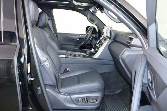 Used 2025 Lexus LX 700h Overtrail w/ Accessory Package (Z1) image 34