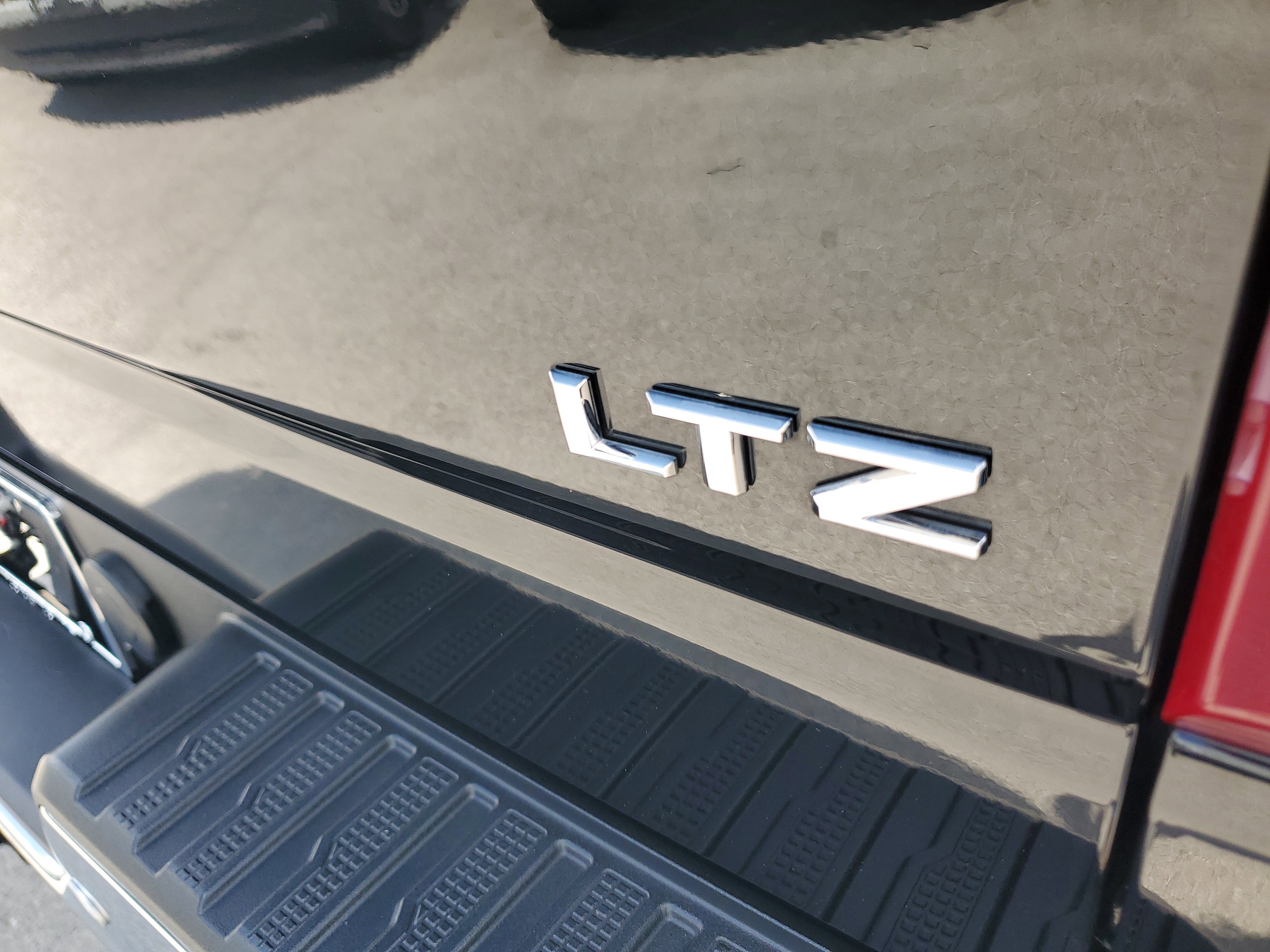 Used 2024 Chevrolet Silverado 1500 LTZ AWD/4WD image 31