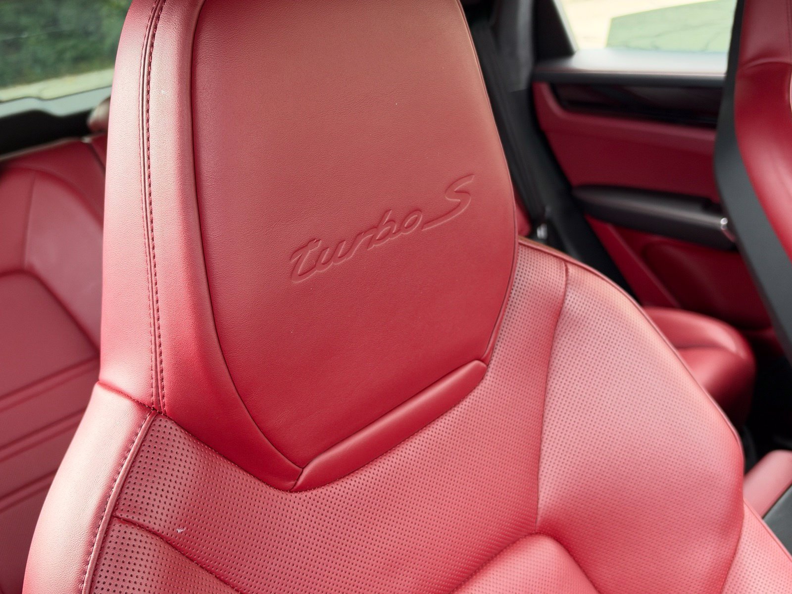 Certified 2020 Porsche Cayenne Turbo S AWD/4WD image 43