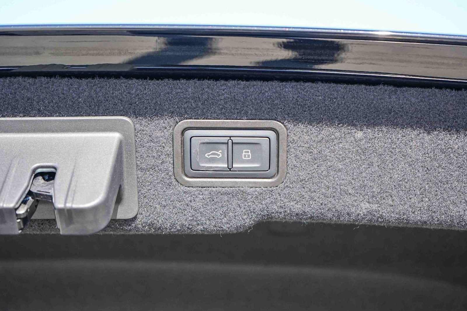 Used 2025 Audi A8 L 3.0T AWD/4WD image 44