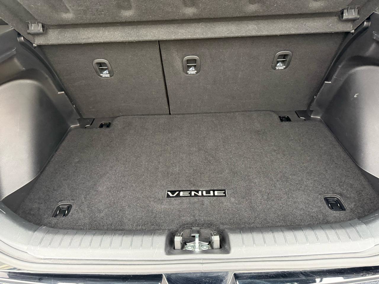 Used 2024 Hyundai Venue SEL image 9