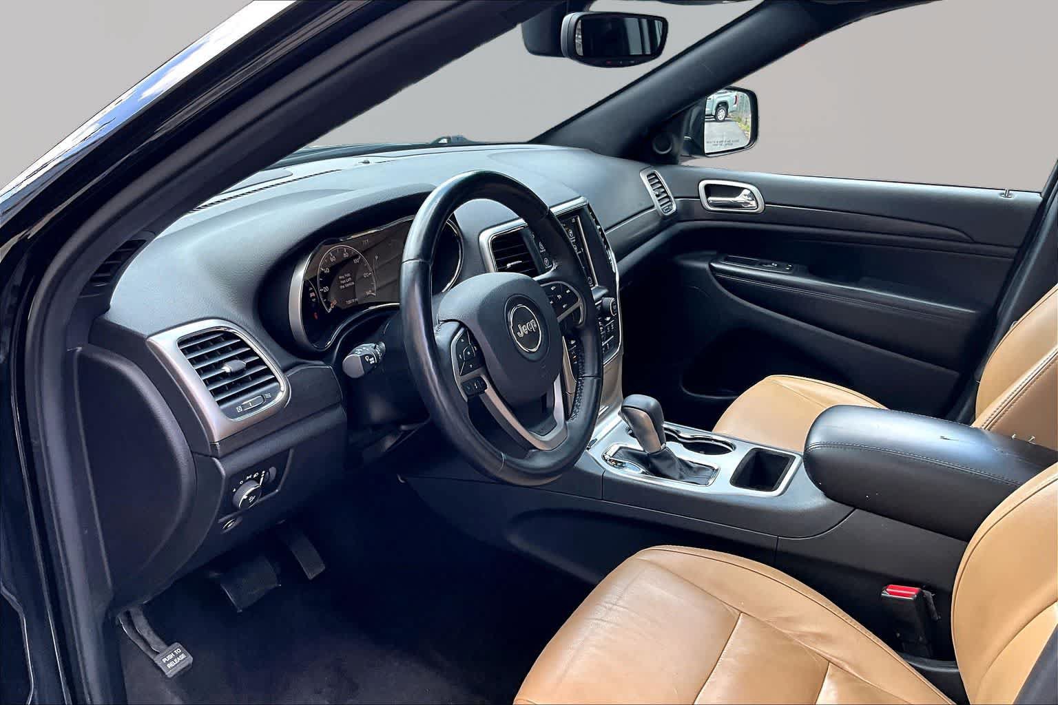 Used 2018 Jeep Grand Cherokee Altitude RWD image 18