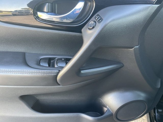 Used 2018 Nissan Rogue Sport SL w/ SL Premium Package image 19